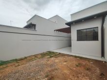 Casa arejada - espaços integrados com churrasqueira