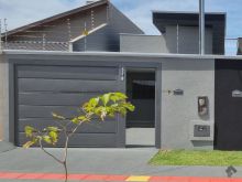 1 suíte - 2 quartos - garagem coberta - terreno fundos amplo