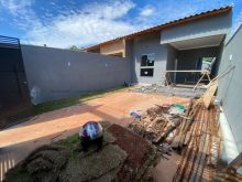 01 suíte - 01 quarto com garagem e terreno grande