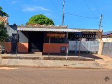 Casa com três quartos e edícula