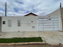Casa térrea com amplo espaço de terreno
