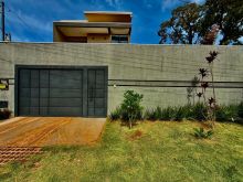 Sobrado alto padrão - amplo terreno - rico em detalhes