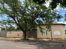 Casa de esquina ao lado do Hospital Militar