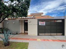 Casa incrível com 4 quartos - piscina e gourmet