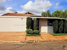 Casa térrea com 3 suítes rica em planejados