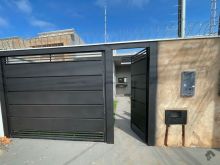 Casa com 02 quartos sendo 01 suíte