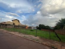 12 m de frente por 40 m de fundo