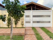 Ótima casa com garagem coberta