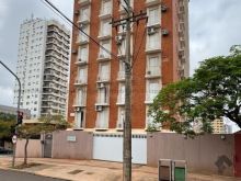 Apartamento central com 3 quartos sendo 1 suíte