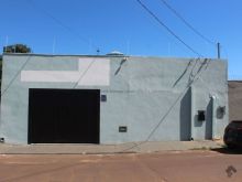 Salão com casa aos fundos no Jockey Club