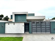 Com piscina e terreno de 360 metros