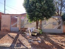 Casa ampla com 3 quartos - churrasqueira e piscina