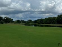 Terreno em frente ao campo de golfe