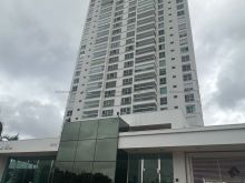 Grand Palais em frente ao Parque das Nações