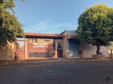 Lindo sobrado com espaço e salão comercial