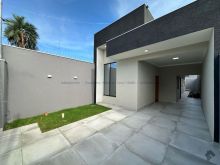 Casa térrea nova com 3 quartos e quintal