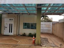 Salão térreo e salas no piso superior