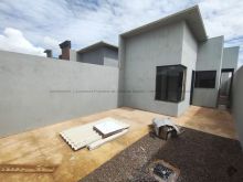 Casa moderna - arejada e confortável