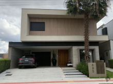 Sobrado com fino acabamento e planejados