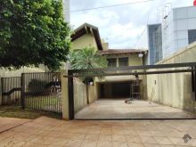 Sobrado com ótima localização