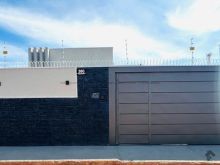 Casa reformada com piscina - Universitária 2