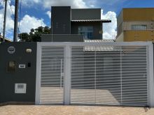 Lindo sobrado com armários