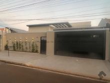 Casa com 3 suítes e piscina