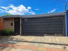 Casa com 4 dormitórios e piscina aquecida