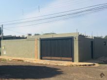 Casa em terreno inteiro com piscina no Rita Vieira