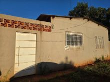 Casa com 02 quartos na Moreninha
