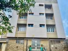 Com 4 dormitórios a 50 metros da Praça do Rádio Clube