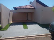 Ótima casa com piscina e espaço para churrasqueira