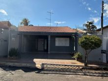 Casa ampla com piscina aquecida