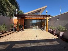 Casa térrea com fotovoltaica no Novos Estados