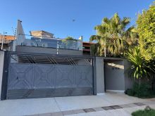 Belíssima casa térrea com mezanino