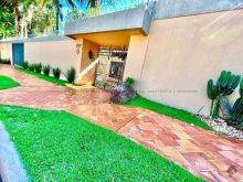 Sobrado impecável em bairro nobre