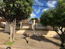 Casa 6 quartos com dupla aptidão - Centro