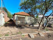 Belo terreno com casa antiga muito bem localizado
