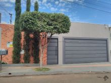 Casa térrea rica em armários planejados