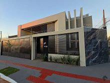 Lindo imóvel com 03 suítes e piscina