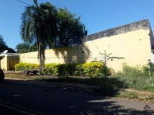 Terreno com 758 m²
