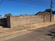 Terreno de esquina já com projeto