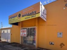 Casa com salão comercial em avenida