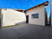Casa com quintal e suíte