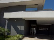 Sobrado de luxo com fino acabamento interno