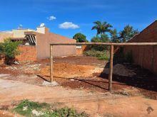 Terreno murado no asfalto na Moreninha IV