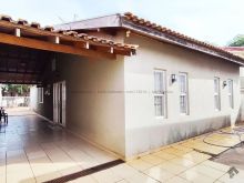 Imóvel com espaço gourmet e sala comercial