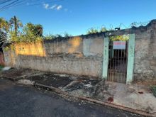Terreno com casa simples - Vila Nasser