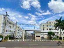 Apartamento com suíte semimobiliado