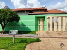 Excelente casa com 3 quartos - sendo 1 suíte - fina